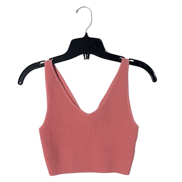 Babaton Aritizia Sculpt Knit Double V
Cropped Tank - Size XS - Picture 2 of 4